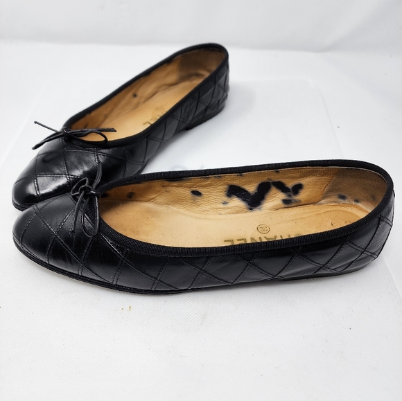 Chanel Black Leather Quilted Flats 37 - Picture 9 of 11